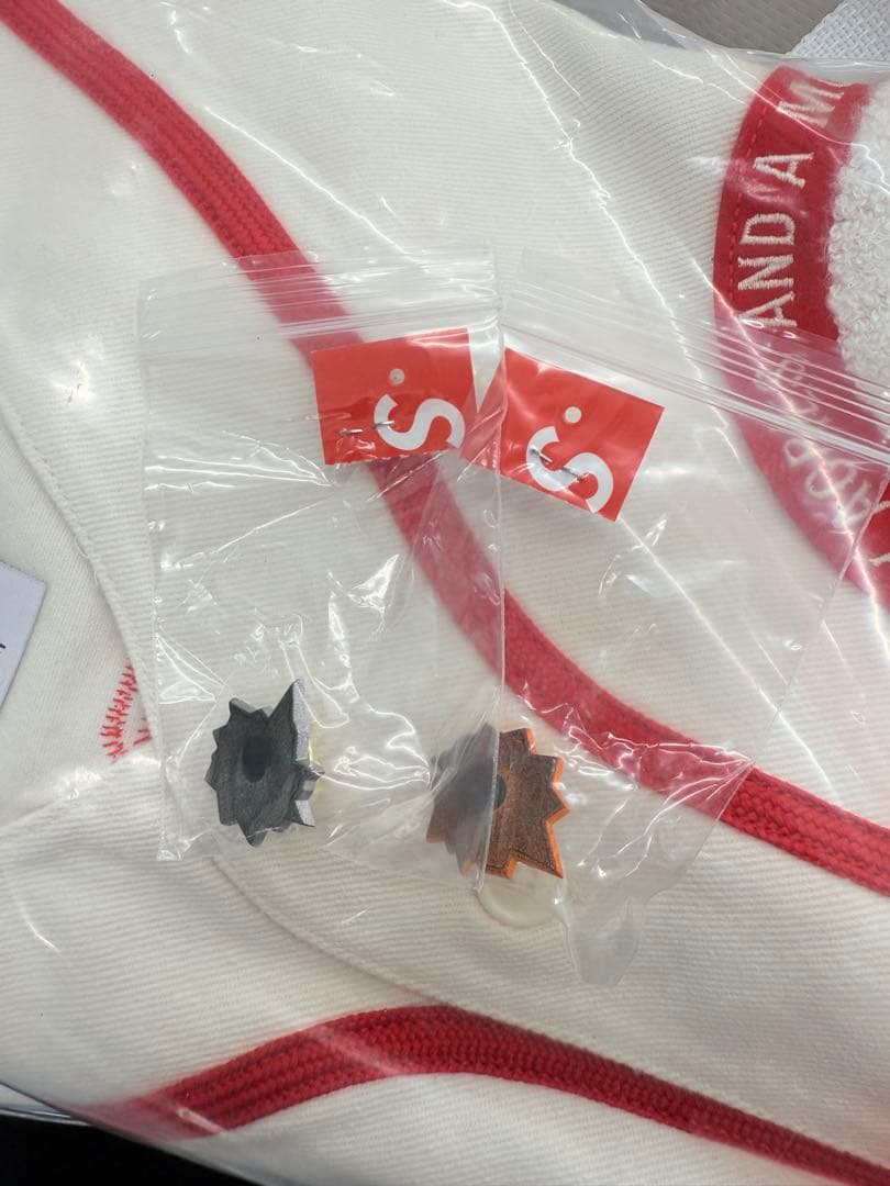 小物 supreme bullet hole pin pins natelowman