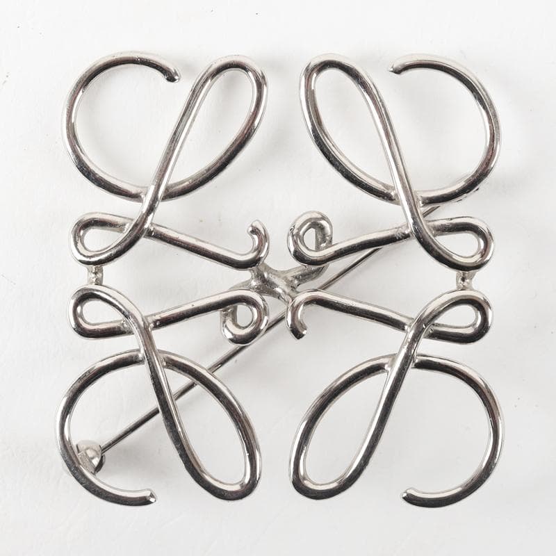 LOEWE ロエベ アナグラム ブローチ GP シルバー A114