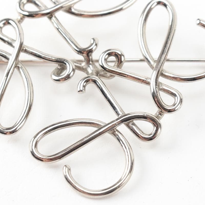 LOEWE ロエベ アナグラム ブローチ GP シルバー A114