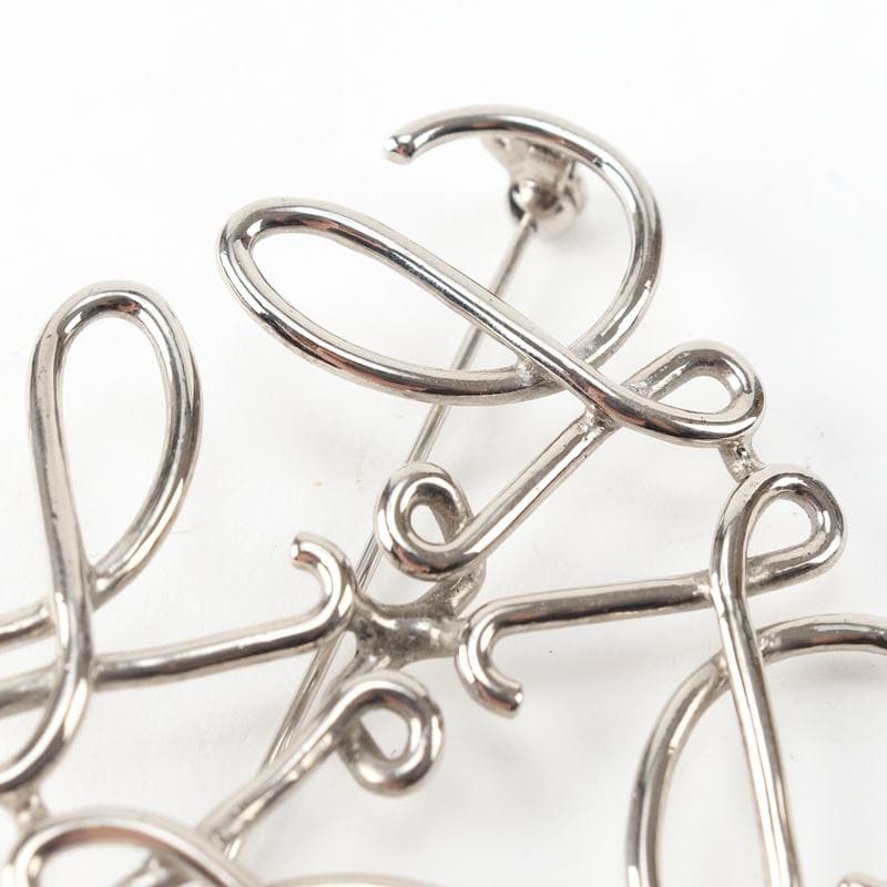 LOEWE ロエベ アナグラム ブローチ GP シルバー A114