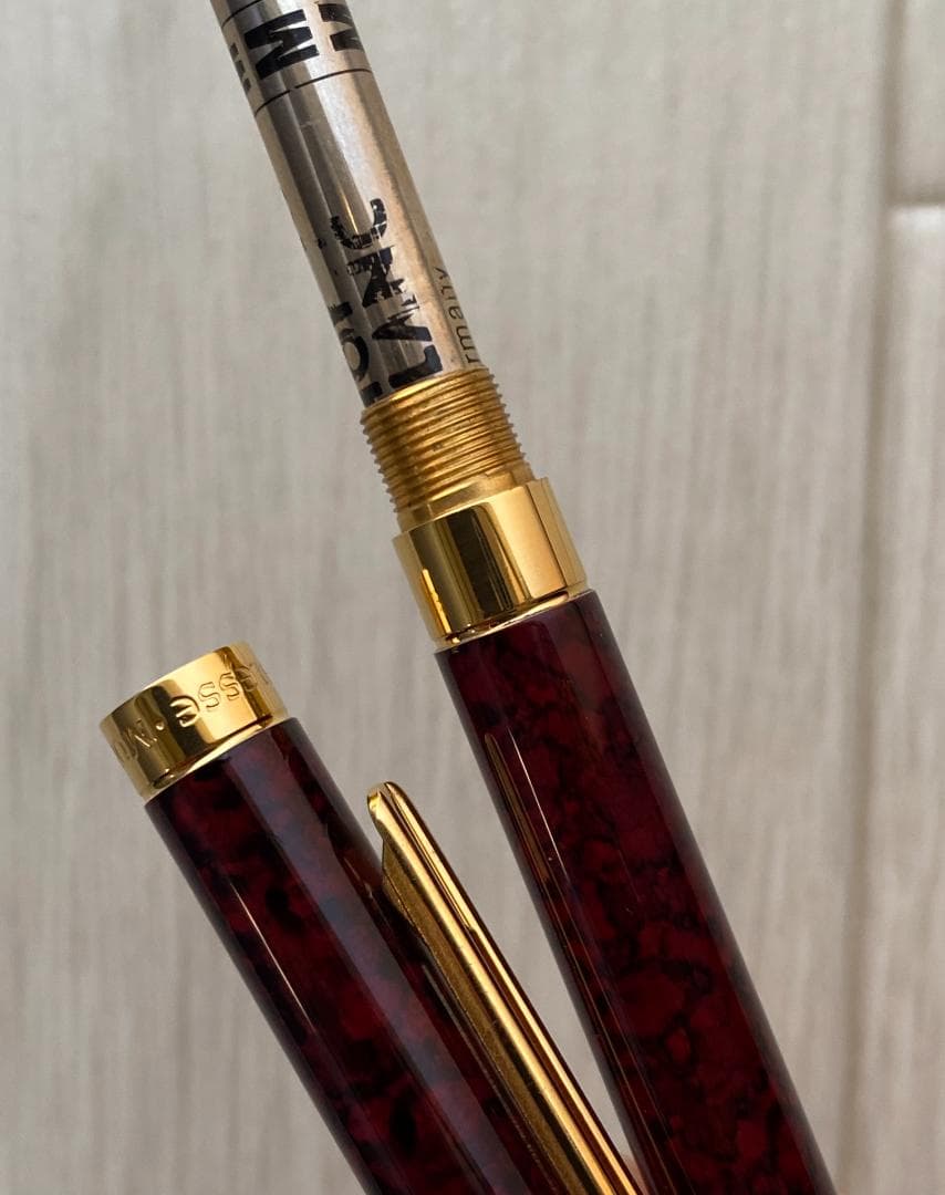 美品 極少 モンブラン マーブル レッド×ゴールドノブレス ボールペン ケース付