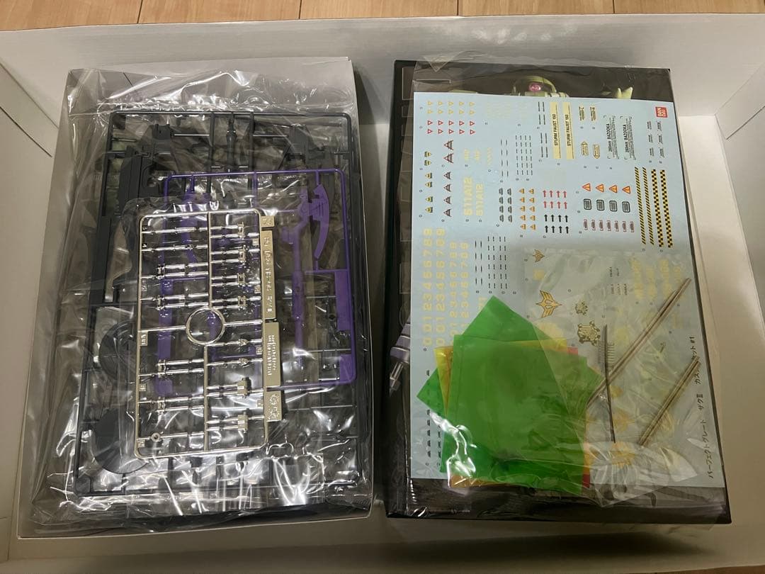 限定品　PG1/60 MS-06F ZAKU II +武器　アニメーションカラー