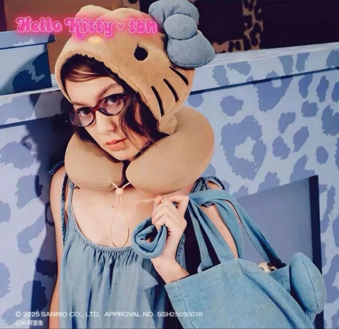 ハローキティ日焼 Hello Kitty tbh 海外限定 ネックピロー