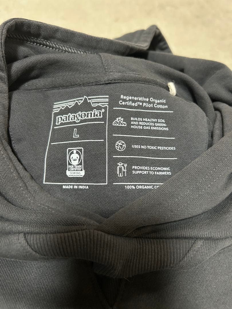 ひ*ー様 patagonia ブラック パーカー L