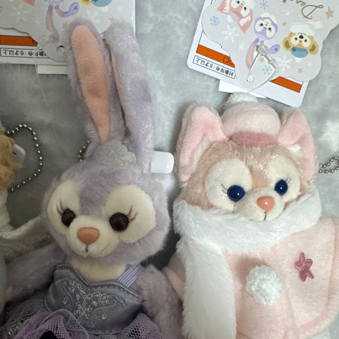 ダッフィーフレンズ　ダンシングスノーフレークス　ぬいぐるみバッジ