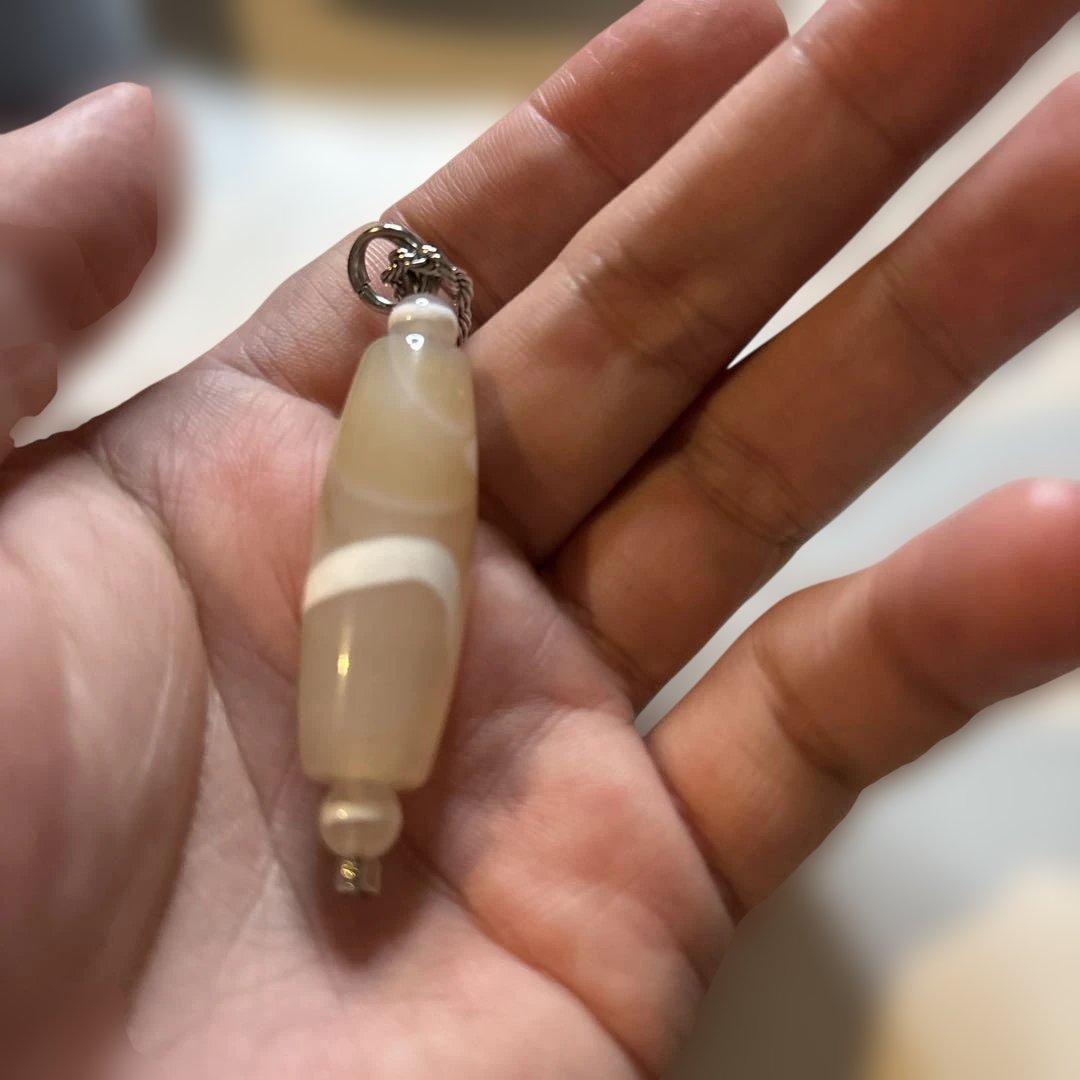 大きな白蛇白天珠様！綺麗！強い効果がありそう！これはおすすめ！