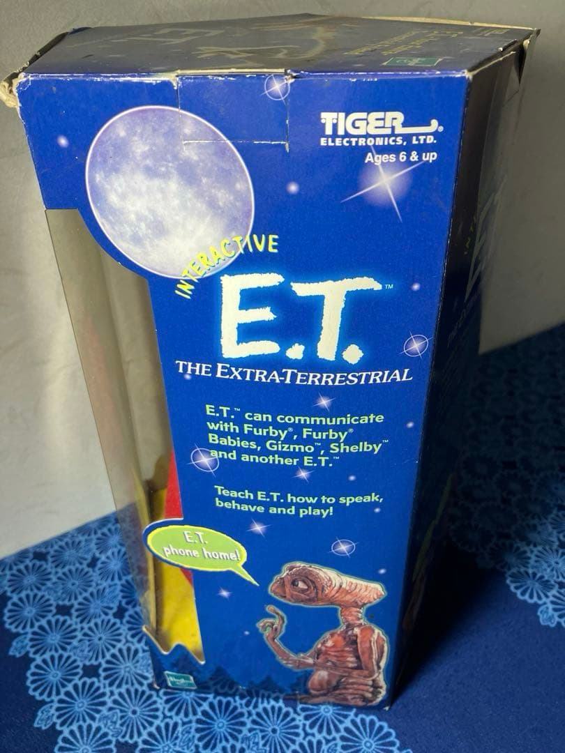 E.T. インタラクティブ フィギュア 赤　タイガーエレクトロニクス社