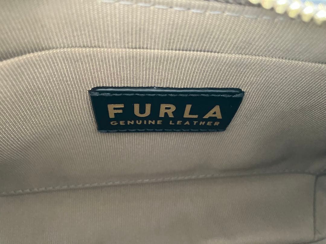 FURLA グレー レザー ショルダーバッグ