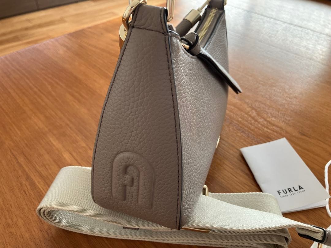 FURLA グレー レザー ショルダーバッグ