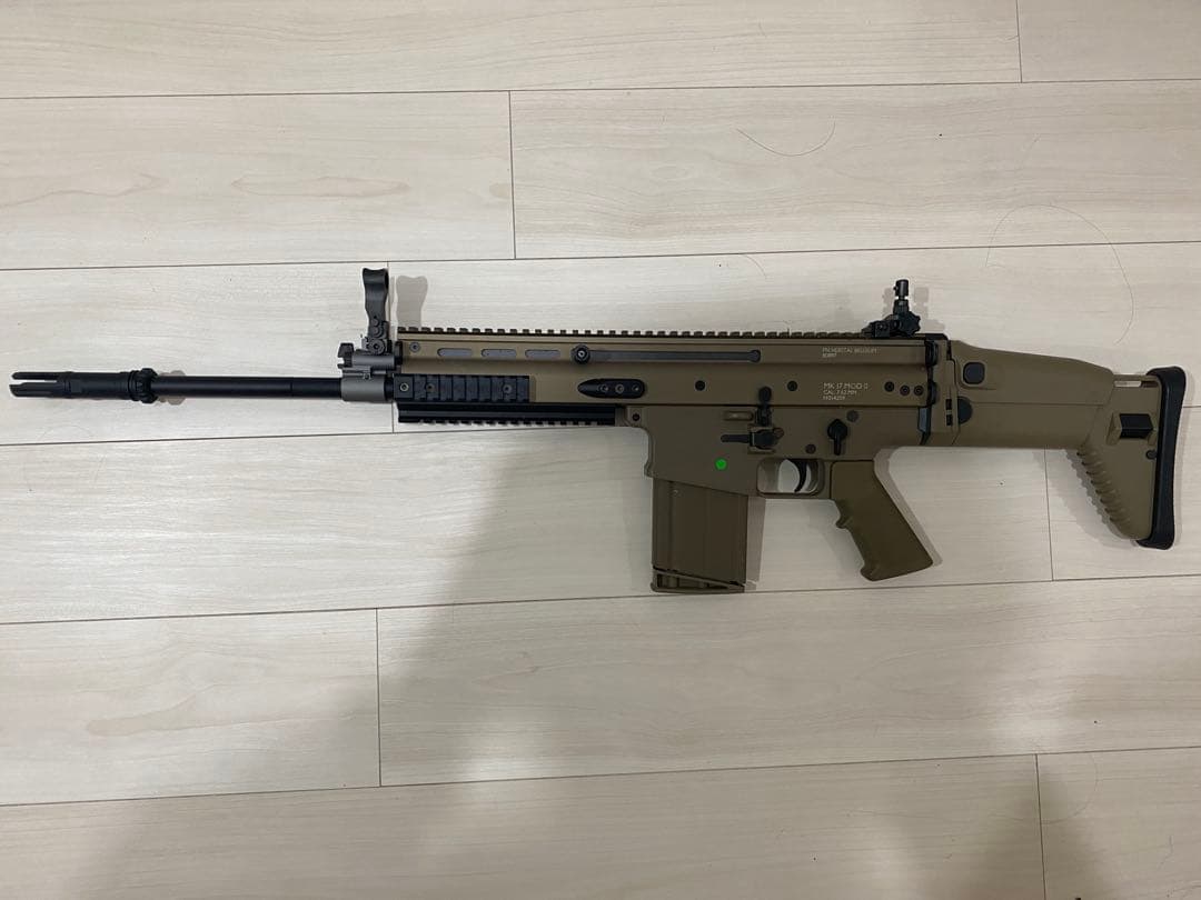 次世代電動ガン SCAR-H 、スコープ、マウント、マガジン2個、充電器付き。