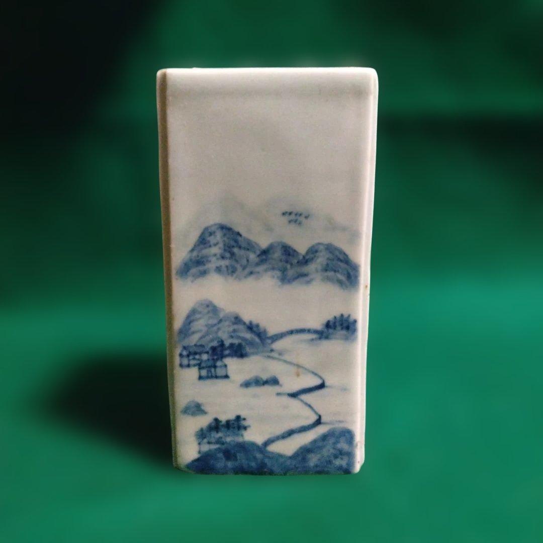 青い山水画の陶器　染付　筆立