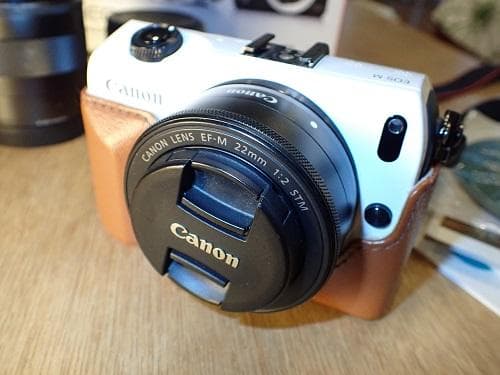 CanonミラーレスカメラEOSMダブルレンズキット18-55mm/M22mm