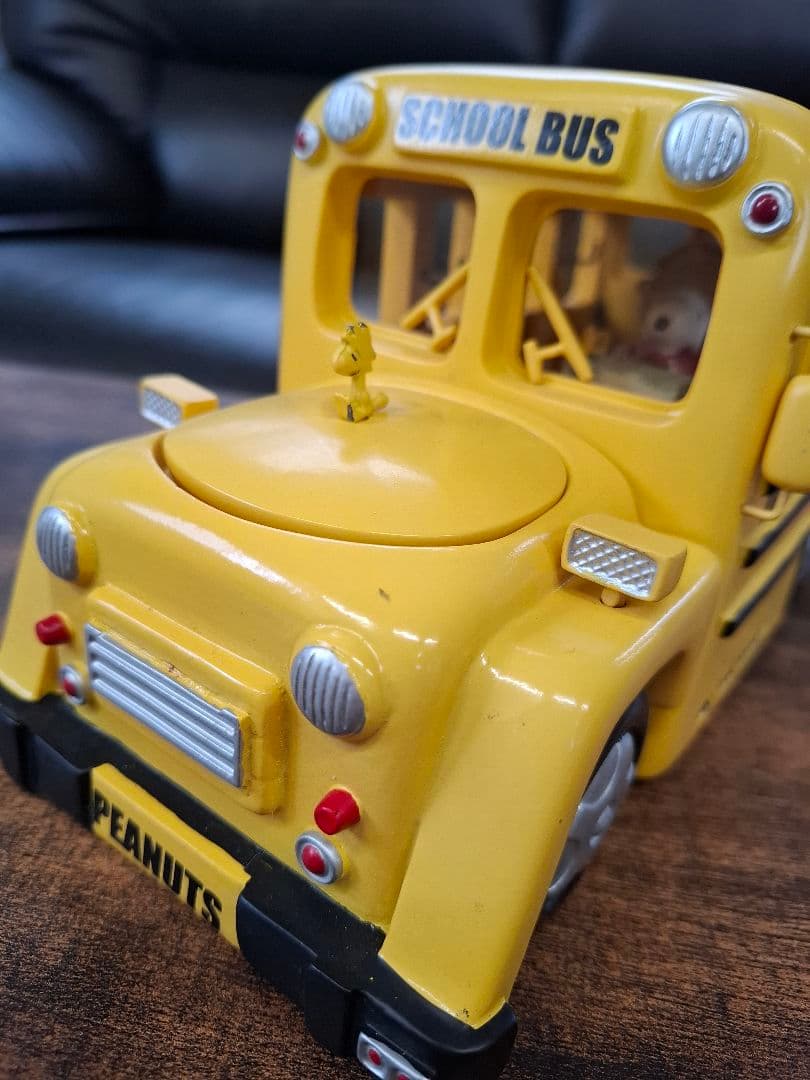 スヌーピー ス クールバス とフィギュアセット