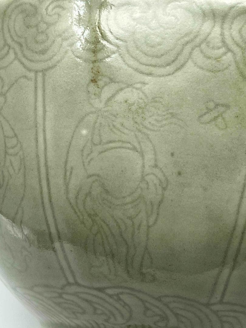 清雍正時代　青磁暗刻花卉輪花大鉢　【旧家蔵出し】 希少貴重 景徳鎮(B-76)