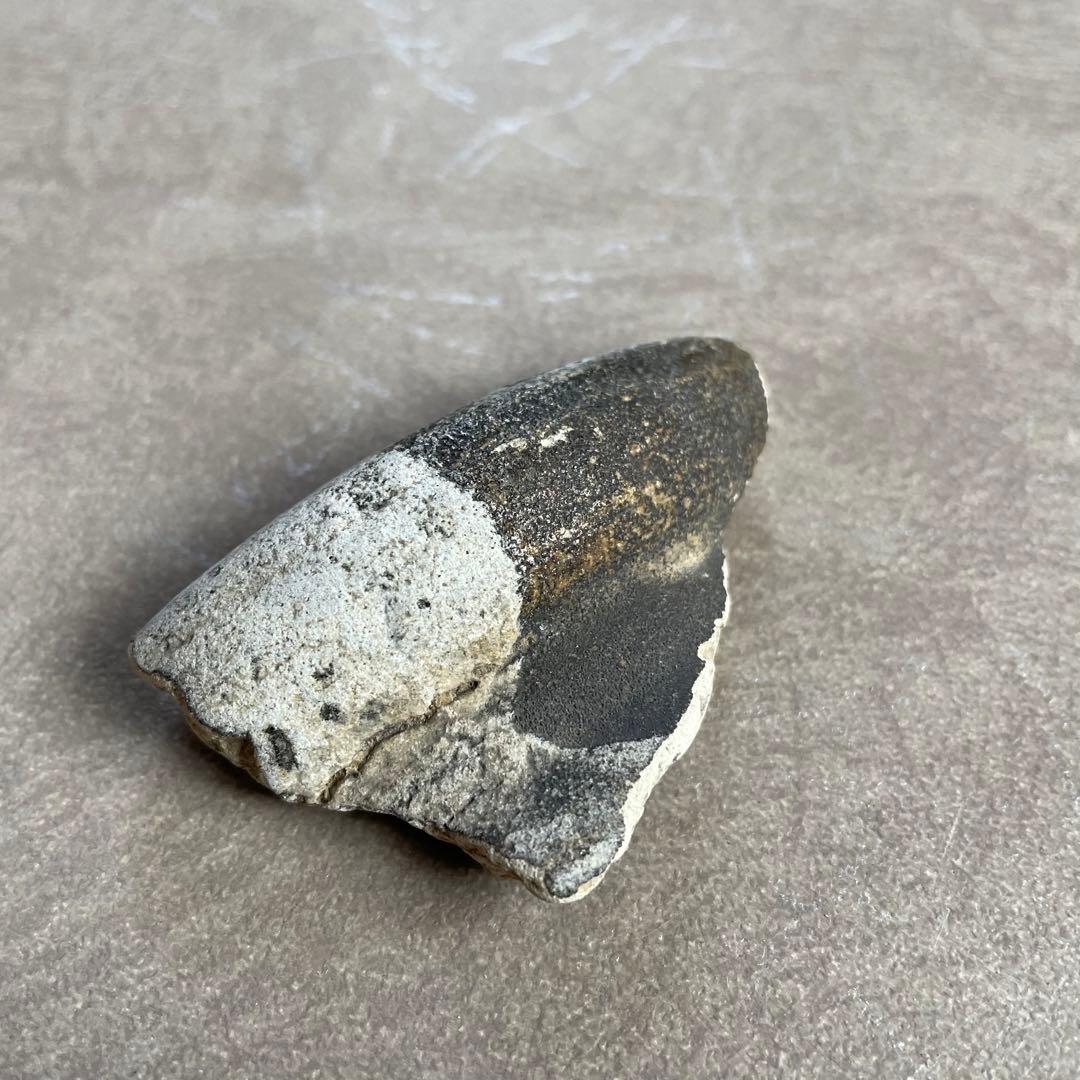 黒織部陶片 桃山 江戸初期 美濃古陶 美濃桃山陶 美濃焼 古陶磁 織部 骨董