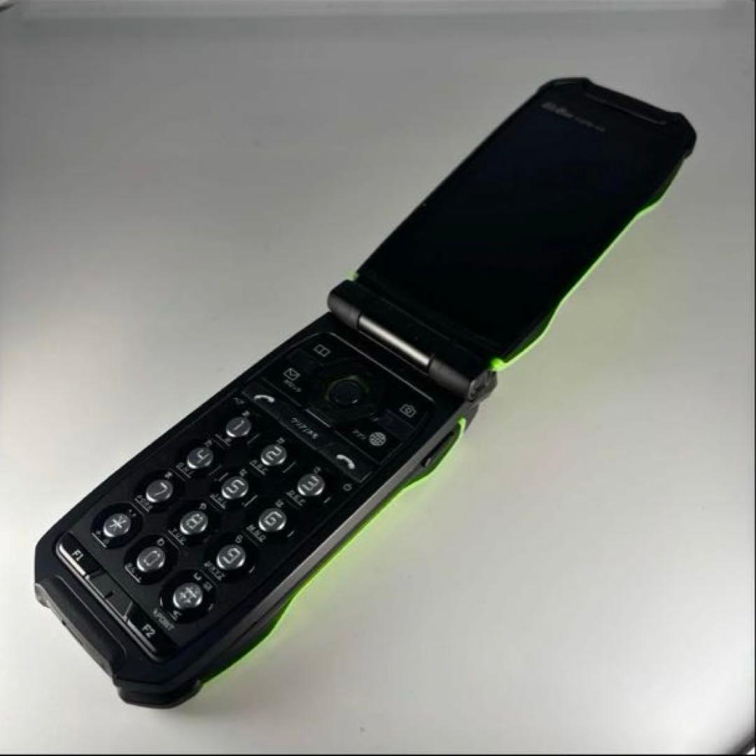 【美品】G'zOne Type-XX KYY31 G-SHOCKケータイ 耐衝撃