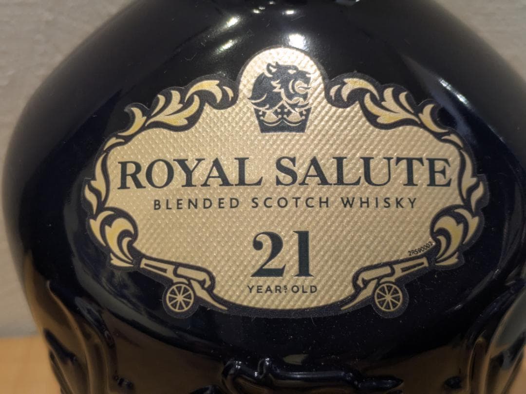 N*n様 【神奈川県限定発送】スコッチ ロイヤルサルート21年 700ml 陶器
