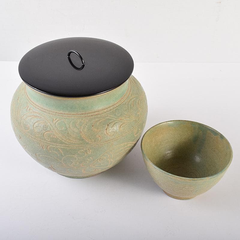 タイ古陶磁　緑釉　刻魚藻文水指　刻花文茶碗　時代箱付　C　R7773B