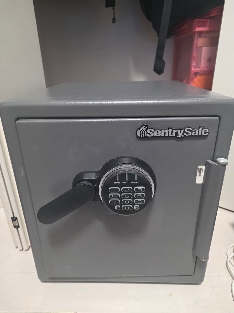 Sentry Safe テンキー式耐火.耐水金庫　JFW123FG