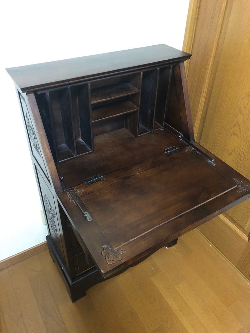 木製キャビネット ライティングビューロー　彫刻デザイン 引き出し付き