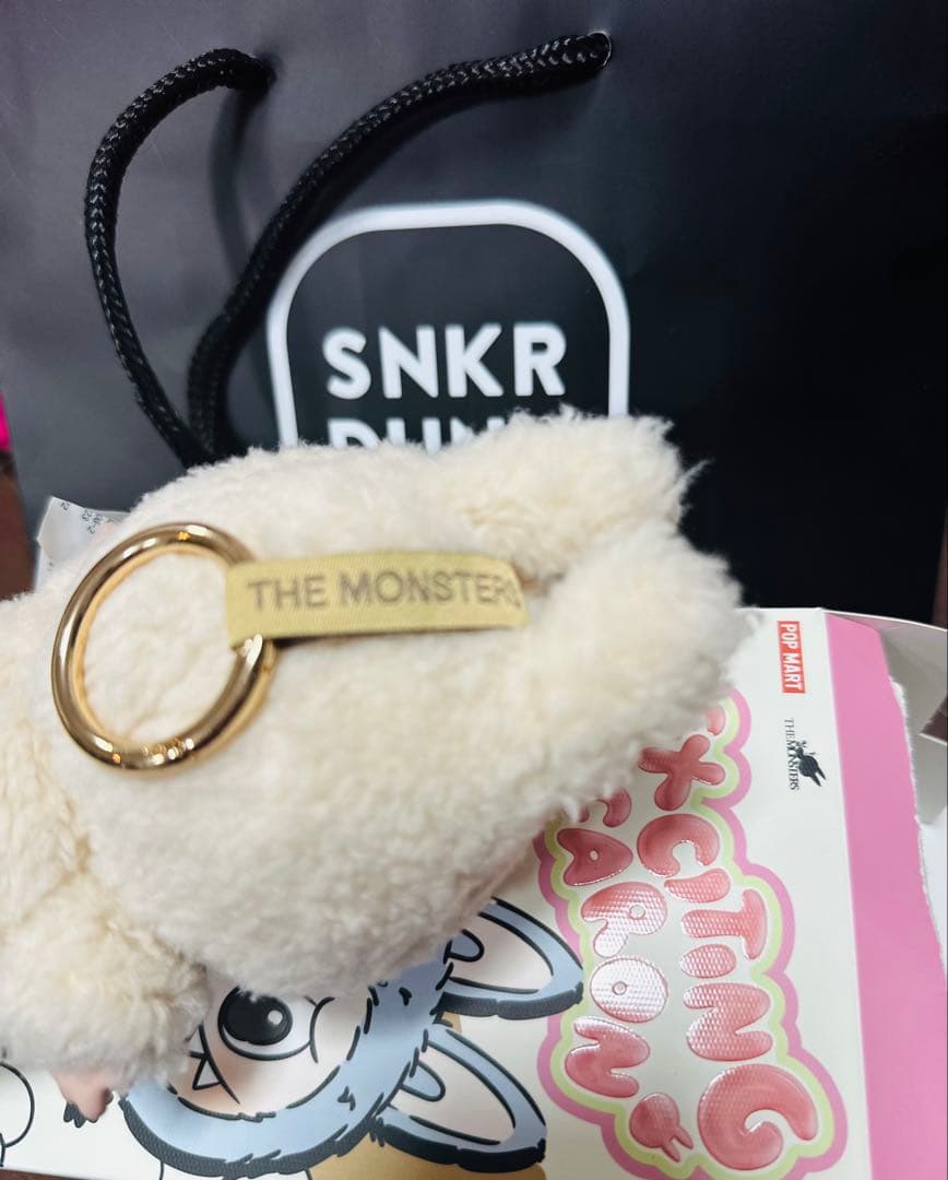 正規品新品LabubuラブブPOPMARTマカロンぬいぐるみSNKRDUNK