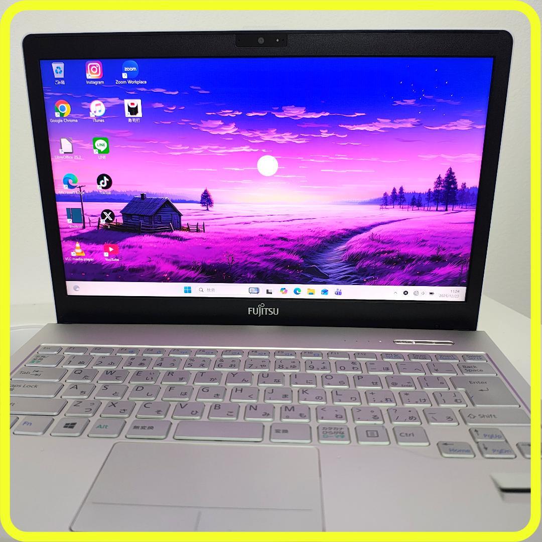 白　新品SSD256GB　薄型軽量⭐️windows11　ノートパソコン　762