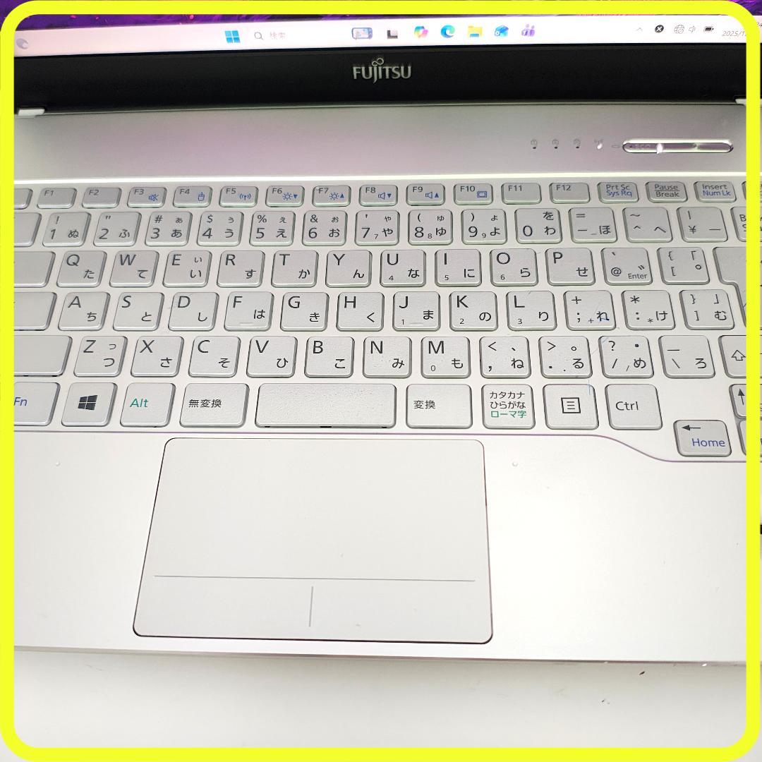 白　新品SSD256GB　薄型軽量⭐️windows11　ノートパソコン　762