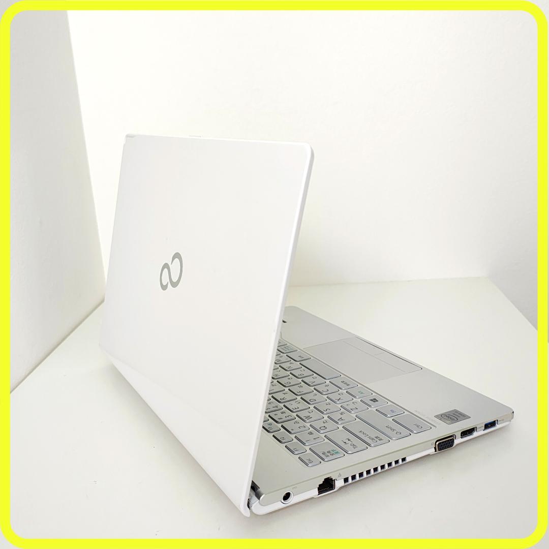 白　新品SSD256GB　薄型軽量⭐️windows11　ノートパソコン　762