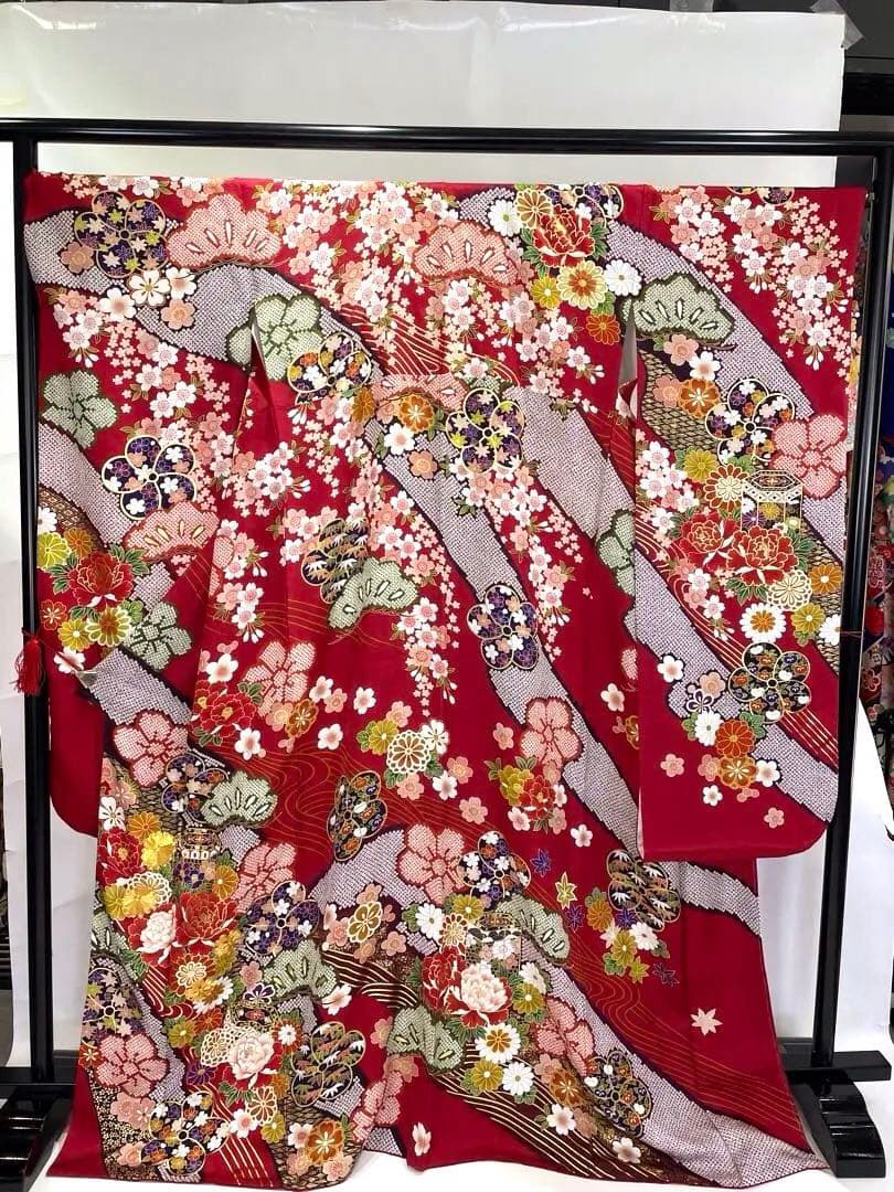 成人式　振袖　正絹　赤色、王道古典柄