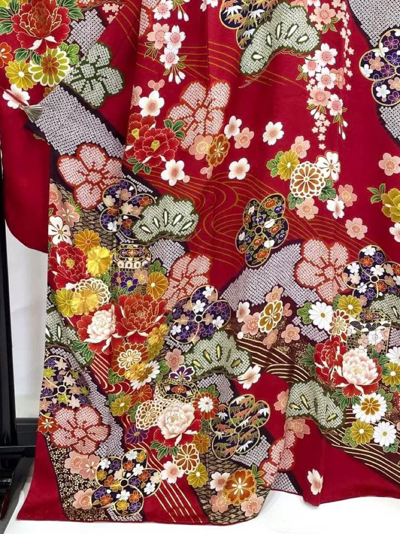 成人式　振袖　正絹　赤色、王道古典柄