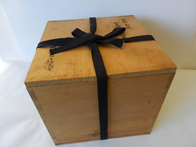 釜師「清光」作「浜松地紋　真形広口釜」 （高２１．５㌢、口１５㌢、胴２５．５㌢）