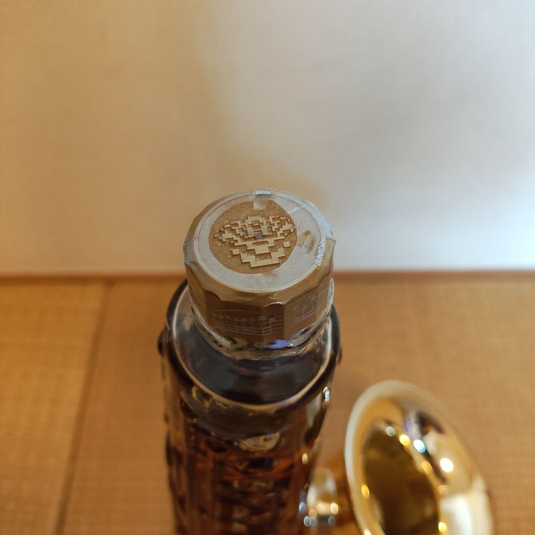 サクソフォン型ウイスキーサーバー