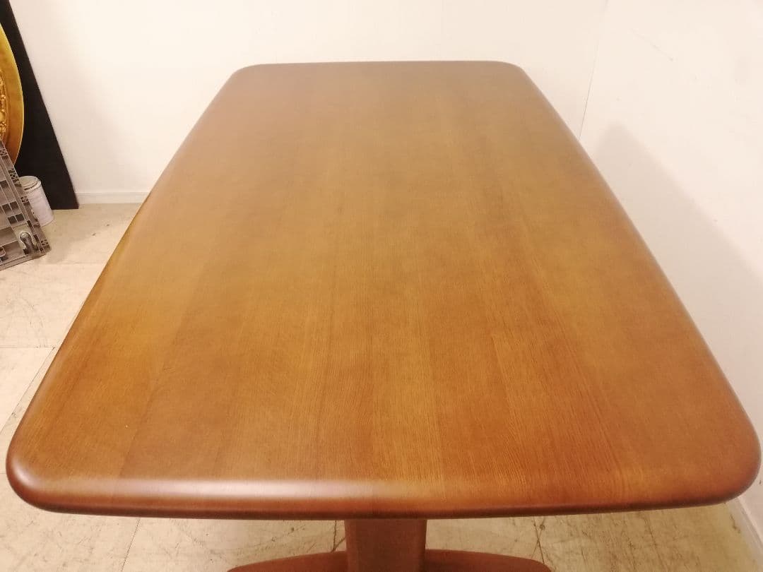 IDC大塚 飛騨産業 キツツキマーク HIDA クレセント ダイニングテーブル