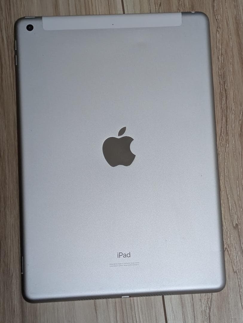 iPad (第7世代) cellular 32GB シルバー ロジクールケース付