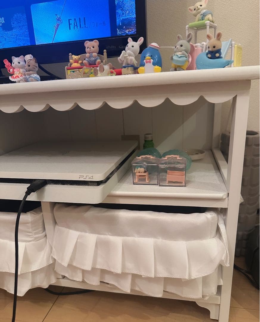 ロマプリ フリルバスケットテレビ台（大） 収納付き