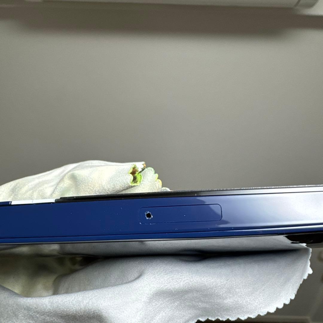 携帯電話本体 INFOBAR xv