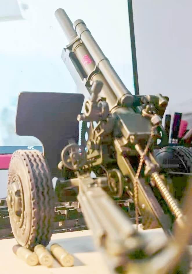 1/16スケール　手作　米軍105榴弾砲模型レプリカ　新品