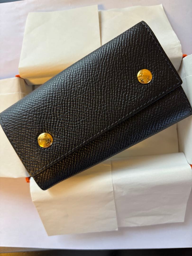 HERMES エルメスレザー黒キーケース 箱付き未使用に近い商品です