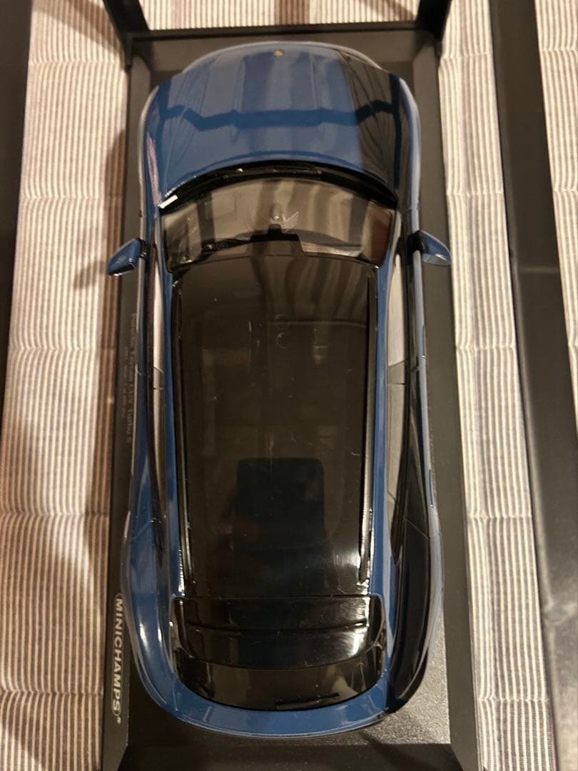 ミニチャンプスMINICHAMPS ポルシェtaycan CUV turbo S