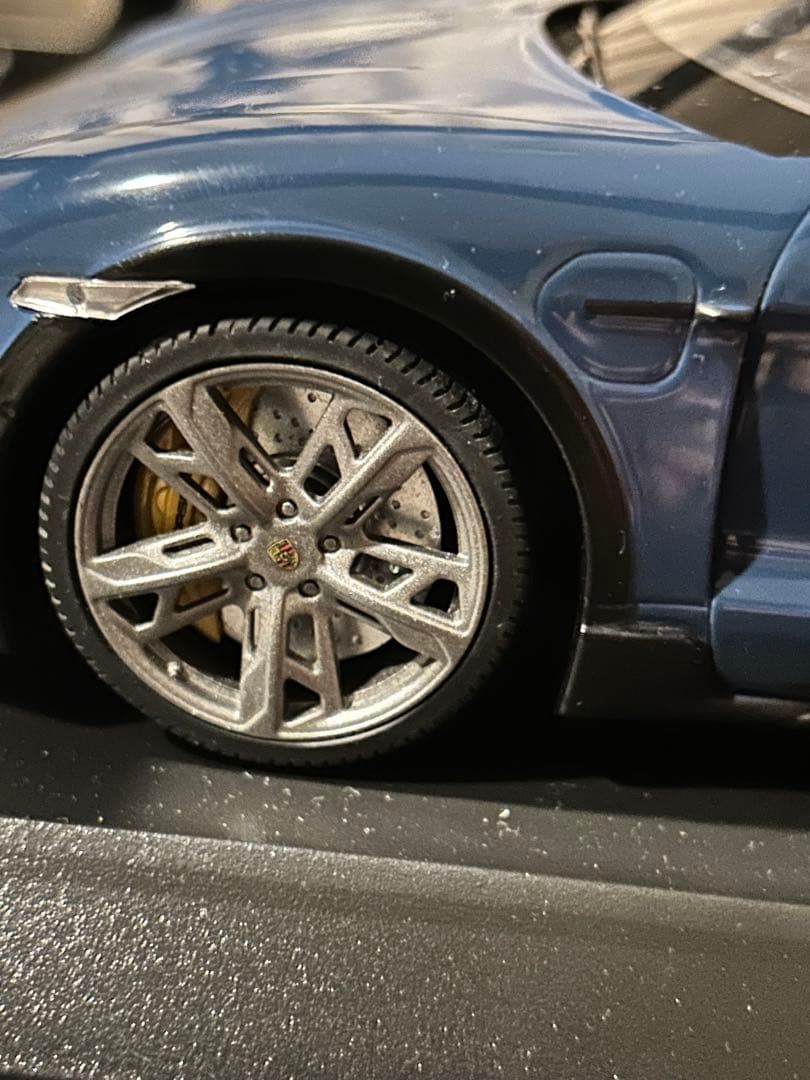 ミニチャンプスMINICHAMPS ポルシェtaycan CUV turbo S