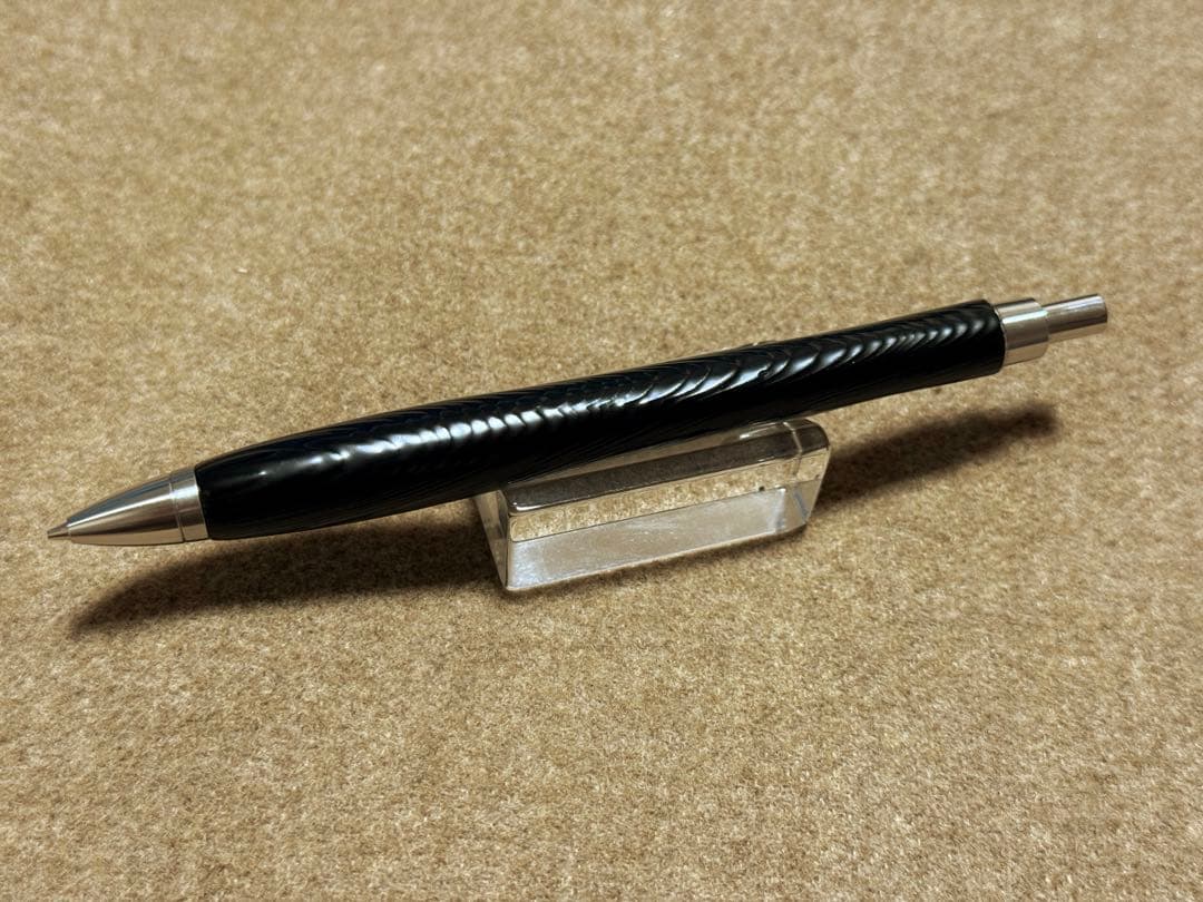 ウッドペンクラフト　屋久杉浮造り国産漆真塗り・鉄(くろがね) シャープペンシル