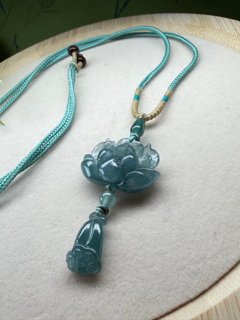 美品❣️天然本翡翠　高品質、氷藍水精巧な蓮花＆蓮の実ネックレス　鑑定書付き