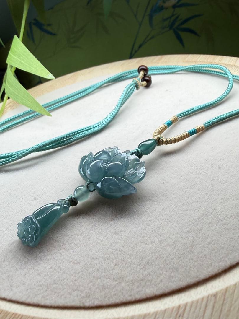 美品❣️天然本翡翠　高品質、氷藍水精巧な蓮花＆蓮の実ネックレス　鑑定書付き