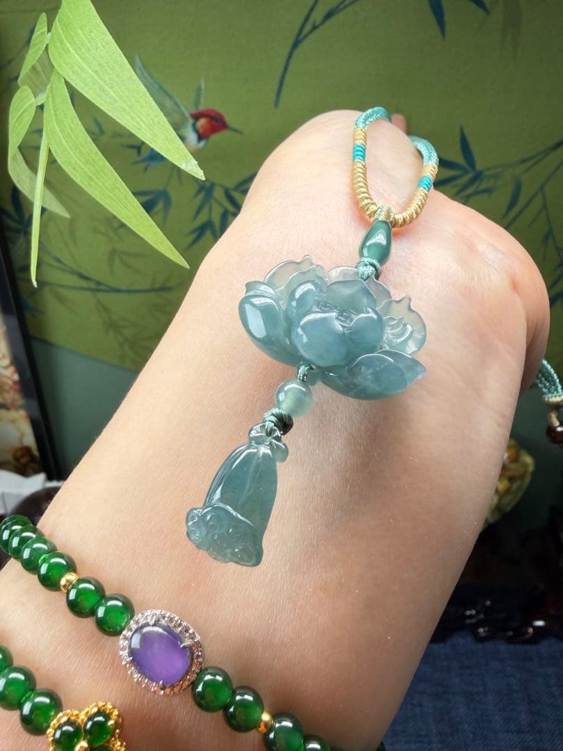 美品❣️天然本翡翠　高品質、氷藍水精巧な蓮花＆蓮の実ネックレス　鑑定書付き