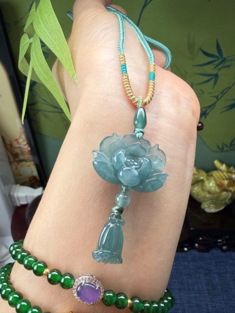 美品❣️天然本翡翠　高品質、氷藍水精巧な蓮花＆蓮の実ネックレス　鑑定書付き