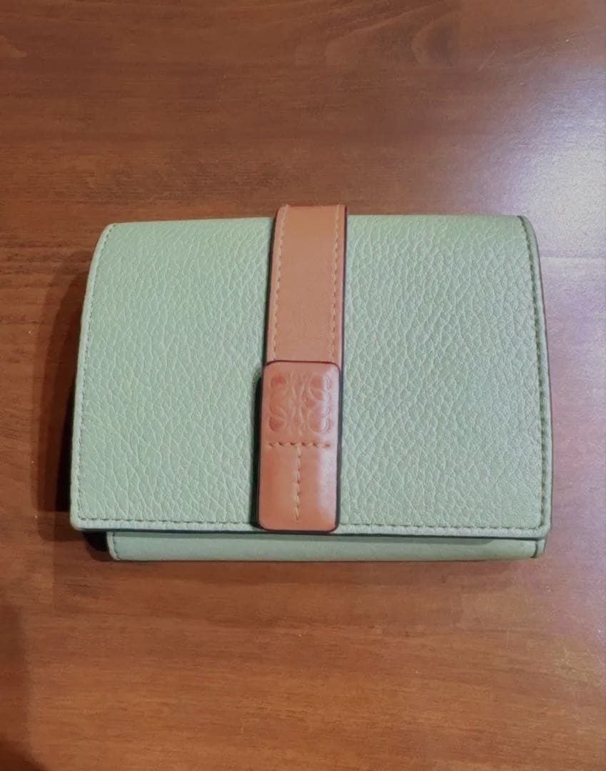 美品　LOEWE グリーン 三つ折り財布