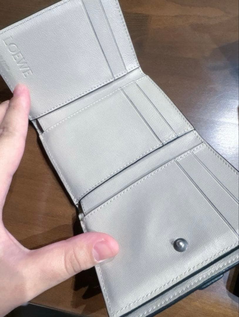 美品　LOEWE グリーン 三つ折り財布