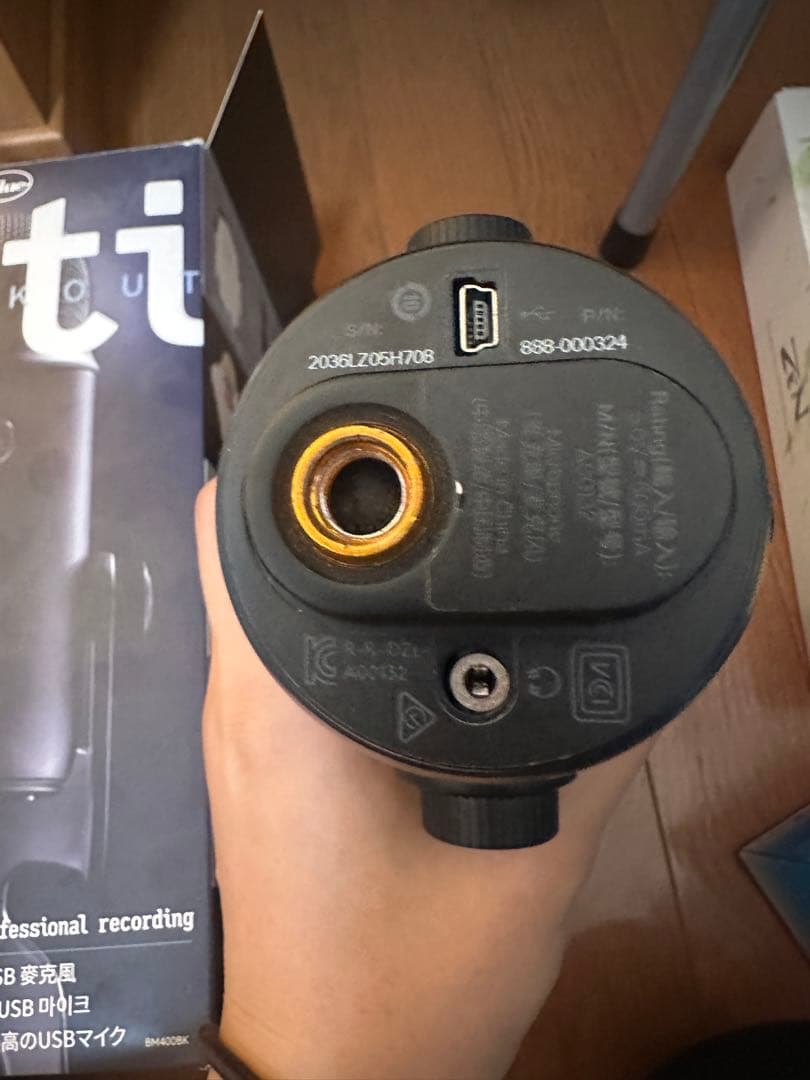 Blue Yeti Blackout USBマイク