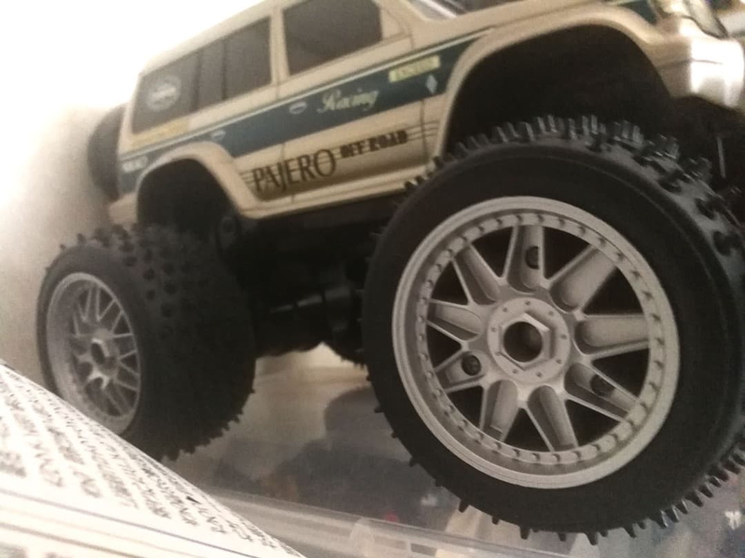 ラジコン2台／三菱：パジェロ・トヨタ：ラウンドクルーザー/充電器（NIKKO）