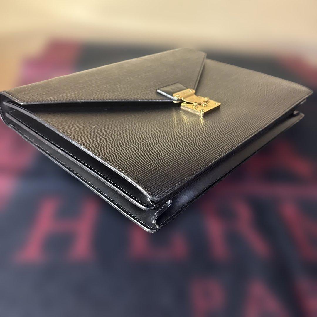 訳ありLouis Vuitton ビジネスバック　エピ　コンセイエ　BLACK